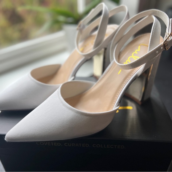Laura II White Satin Ankle Strap Pointed-Toe Pumps -Sz 7 - Picture 2 of 7